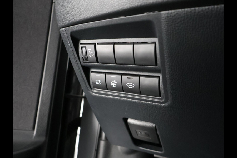 Toyota Yaris Cross 1.5 HYBRID DYNAMIC LUXURY GARANTIE 2035 ! PARKEERSENSOREN VOOR & ACHTER . STOEL/STUUR VERWARMING . NAVIGATIE .