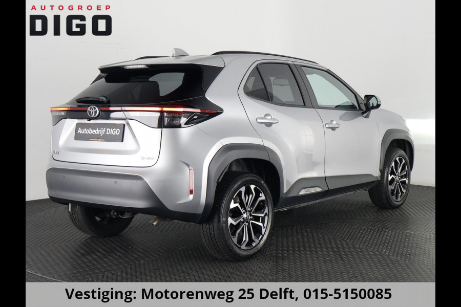 Toyota Yaris Cross 1.5 HYBRID DYNAMIC LUXURY GARANTIE 2035 ! PARKEERSENSOREN VOOR & ACHTER . STOEL/STUUR VERWARMING . NAVIGATIE .