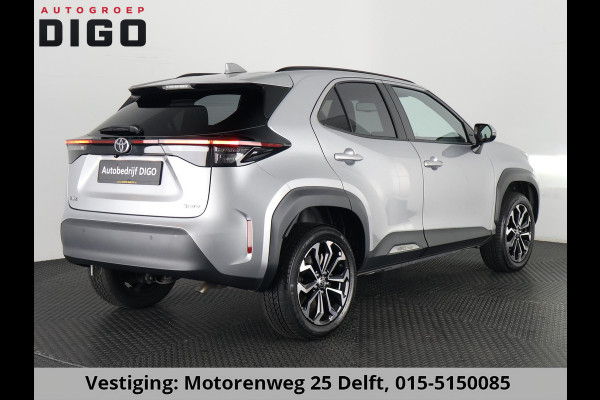Toyota Yaris Cross 1.5 HYBRID DYNAMIC LUXURY GARANTIE 2035 ! PARKEERSENSOREN VOOR & ACHTER . STOEL/STUUR VERWARMING . NAVIGATIE .