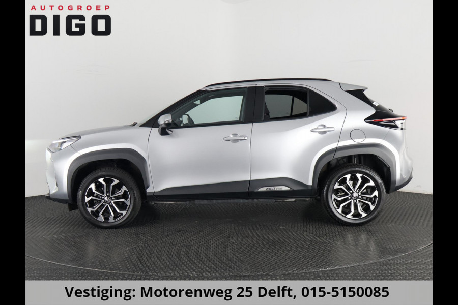 Toyota Yaris Cross 1.5 HYBRID DYNAMIC LUXURY GARANTIE 2035 ! PARKEERSENSOREN VOOR & ACHTER . STOEL/STUUR VERWARMING . NAVIGATIE .