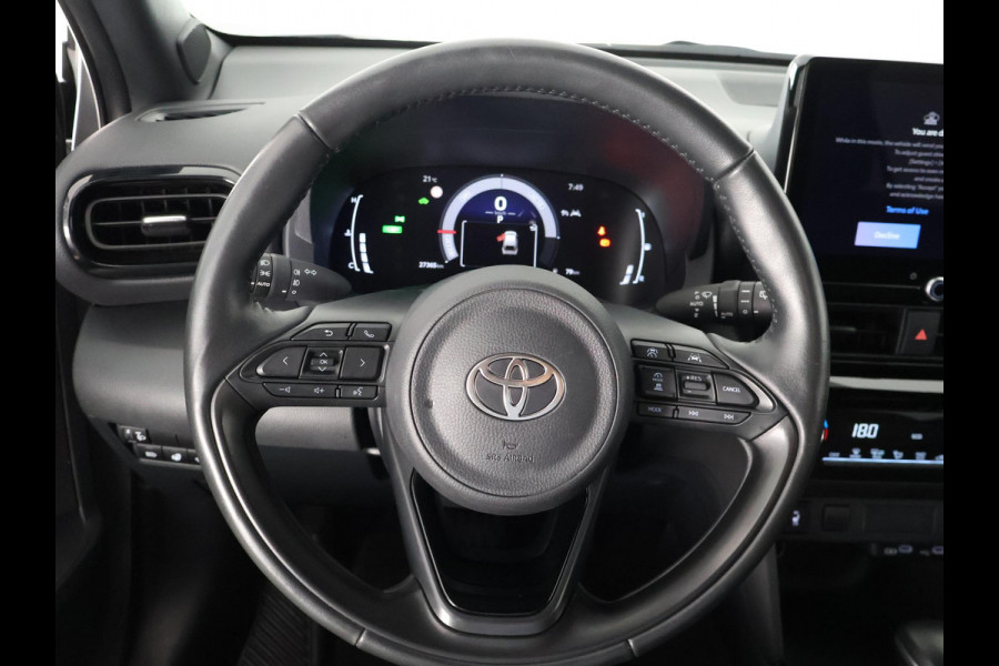 Toyota Yaris Cross 1.5 HYBRID DYNAMIC LUXURY GARANTIE 2035 ! PARKEERSENSOREN VOOR & ACHTER . STOEL/STUUR VERWARMING . NAVIGATIE .