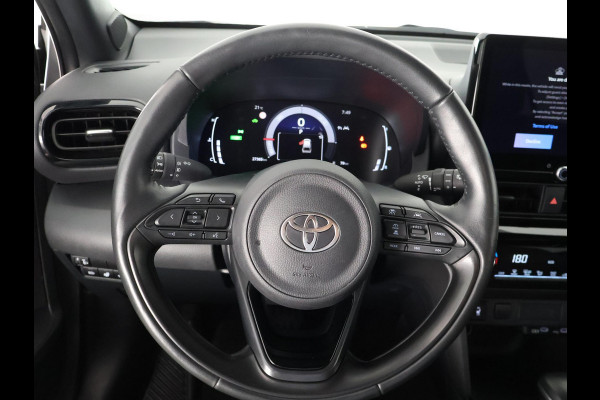Toyota Yaris Cross 1.5 HYBRID DYNAMIC LUXURY GARANTIE 2035 ! PARKEERSENSOREN VOOR & ACHTER . STOEL/STUUR VERWARMING . NAVIGATIE .