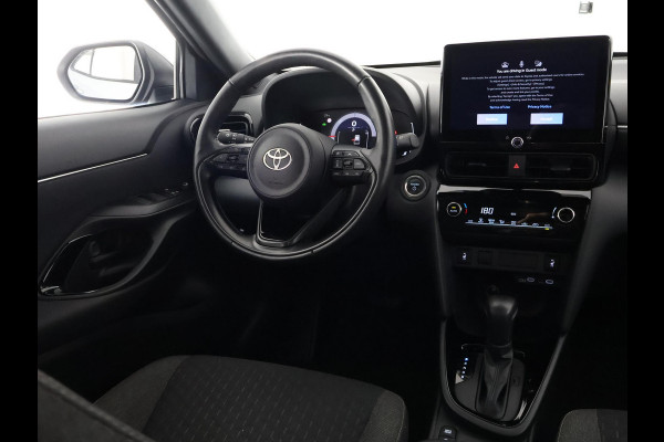 Toyota Yaris Cross 1.5 HYBRID DYNAMIC LUXURY GARANTIE 2035 ! PARKEERSENSOREN VOOR & ACHTER . STOEL/STUUR VERWARMING . NAVIGATIE .