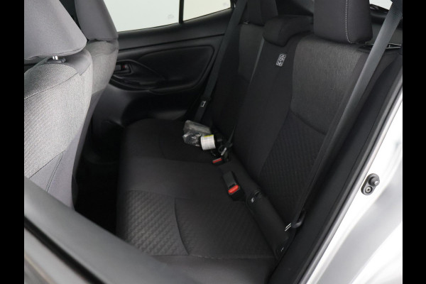 Toyota Yaris Cross 1.5 HYBRID DYNAMIC LUXURY GARANTIE 2035 ! PARKEERSENSOREN VOOR & ACHTER . STOEL/STUUR VERWARMING . NAVIGATIE .