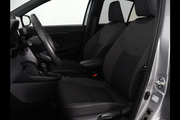 Toyota Yaris Cross 1.5 HYBRID DYNAMIC LUXURY GARANTIE 2035 ! PARKEERSENSOREN VOOR & ACHTER . STOEL/STUUR VERWARMING . NAVIGATIE .