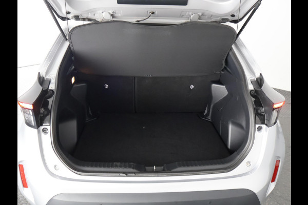 Toyota Yaris Cross 1.5 HYBRID DYNAMIC LUXURY GARANTIE 2035 ! PARKEERSENSOREN VOOR & ACHTER . STOEL/STUUR VERWARMING . NAVIGATIE .