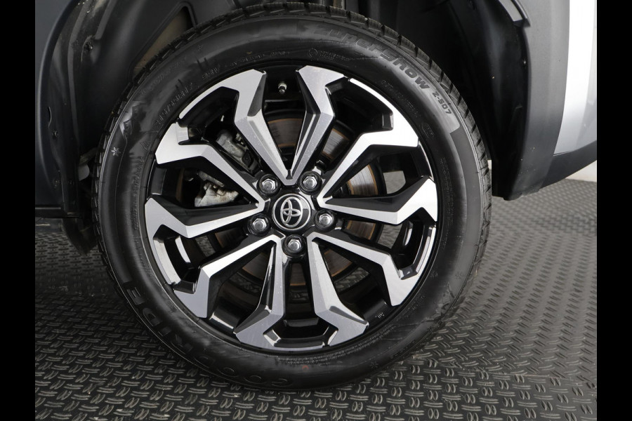 Toyota Yaris Cross 1.5 HYBRID DYNAMIC LUXURY GARANTIE 2035 ! PARKEERSENSOREN VOOR & ACHTER . STOEL/STUUR VERWARMING . NAVIGATIE .