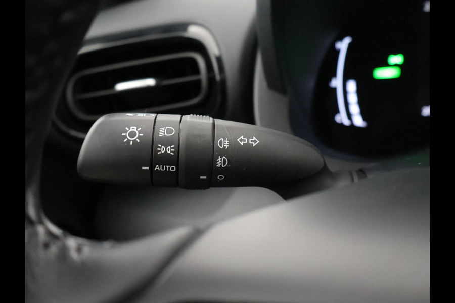Toyota Yaris Cross 1.5 HYBRID DYNAMIC LUXURY GARANTIE 2035 ! PARKEERSENSOREN VOOR & ACHTER . STOEL/STUUR VERWARMING . NAVIGATIE .