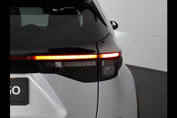 Toyota Yaris Cross 1.5 HYBRID DYNAMIC LUXURY GARANTIE 2035 ! PARKEERSENSOREN VOOR & ACHTER . STOEL/STUUR VERWARMING . NAVIGATIE .