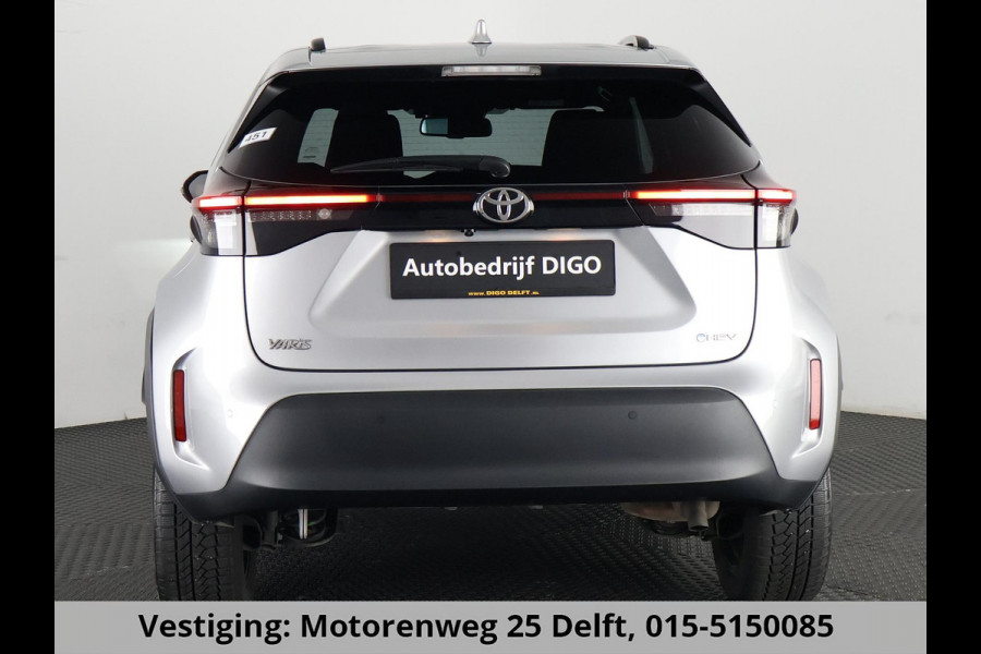 Toyota Yaris Cross 1.5 HYBRID DYNAMIC LUXURY GARANTIE 2035 ! PARKEERSENSOREN VOOR & ACHTER . STOEL/STUUR VERWARMING . NAVIGATIE .