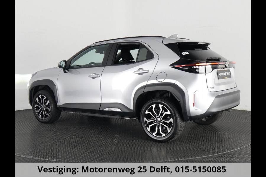 Toyota Yaris Cross 1.5 HYBRID DYNAMIC LUXURY GARANTIE 2035 ! PARKEERSENSOREN VOOR & ACHTER . STOEL/STUUR VERWARMING . NAVIGATIE .