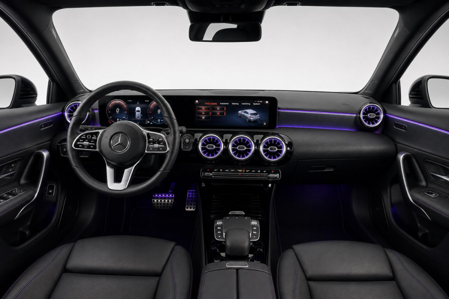 Mercedes-Benz A-Klasse 250e Business Solution AMG | 218PK | PANO | SFEERVERL | GROOT SCHERM | LEER | PERF ONDERHOUD | ETC