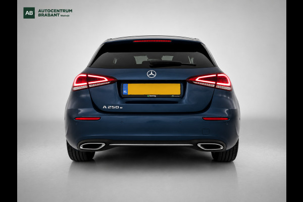 Mercedes-Benz A-Klasse 250e Business Solution AMG | 218PK | PANO | SFEERVERL | GROOT SCHERM | LEER | PERF ONDERHOUD | ETC