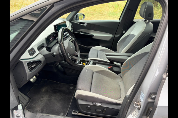 Volkswagen ID.3 First Plus 62kWh Trekhaak Panoramadak Ergo-Active Stoelen+Verwarmd Camera Adap.Cruise Navi-Pro Ecc Head-up display Matrix led Pdc Privacy Glas Isofix Lmv 18" SOH 76% Apple Carplay/Android Auto