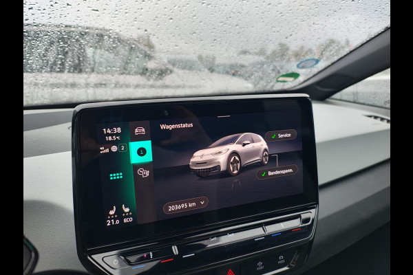 Volkswagen ID.3 First Plus 62kWh Trekhaak Panoramadak Ergo-Active Stoelen+Verwarmd Camera Adap.Cruise Navi-Pro Ecc Head-up display Matrix led Pdc Privacy Glas Isofix Lmv 18" SOH 76% Apple Carplay/Android Auto