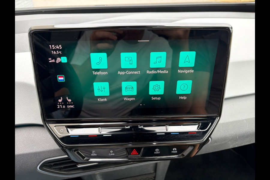 Volkswagen ID.3 First Plus 62kWh Trekhaak Panoramadak Ergo-Active Stoelen+Verwarmd Camera Adap.Cruise Navi-Pro Ecc Head-up display Matrix led Pdc Privacy Glas Isofix Lmv 18" SOH 76% Apple Carplay/Android Auto