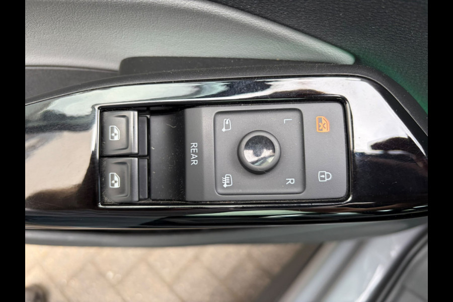Volkswagen ID.3 First Plus 62kWh Trekhaak Panoramadak Ergo-Active Stoelen+Verwarmd Camera Adap.Cruise Navi-Pro Ecc Head-up display Matrix led Pdc Privacy Glas Isofix Lmv 18" SOH 76% Apple Carplay/Android Auto