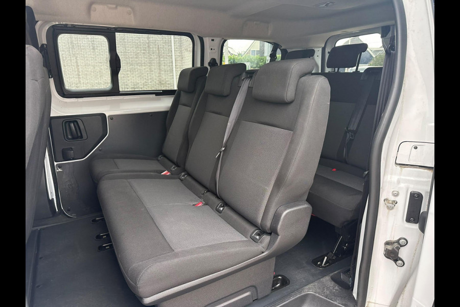 Opel Vivaro-e Combi L2H1 50 kWh 136 PK | Nieuw binnen, meer foto's volgen ! | 9-persoons | 9.585 KM! | Privacy glass