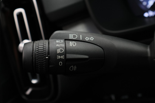 Volvo XC40 1.5 T4 Plug-in hybrid Core Bright SOH 99,6%, Camera, Apple Carplay, Lane Assist, Keyless, PDC