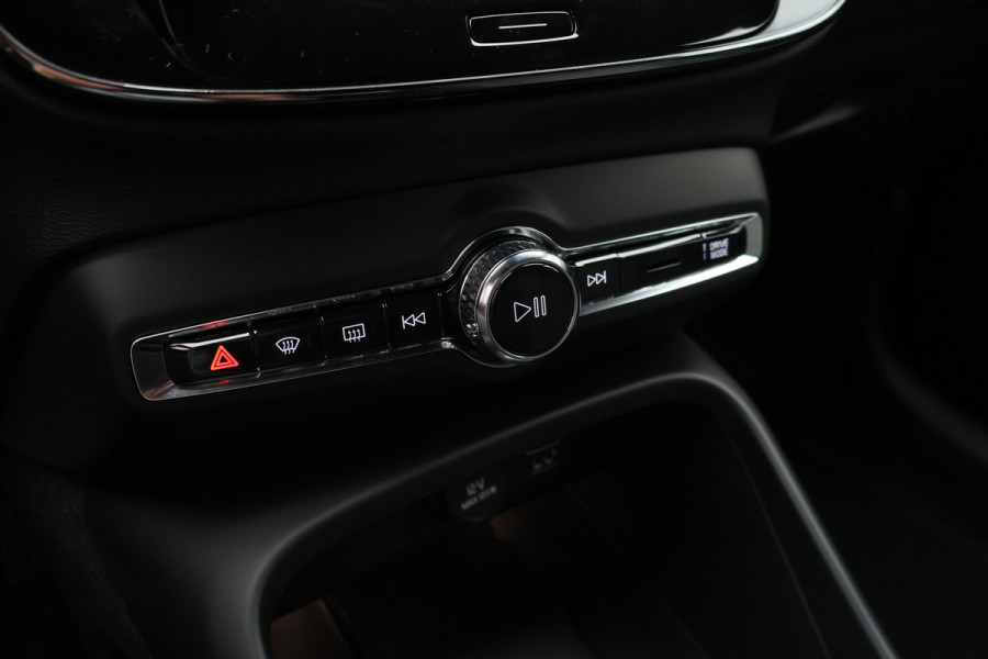 Volvo XC40 1.5 T4 Plug-in hybrid Core Bright SOH 99,6%, Camera, Apple Carplay, Lane Assist, Keyless, PDC