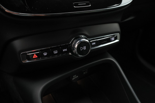 Volvo XC40 1.5 T4 Plug-in hybrid Core Bright SOH 99,6%, Camera, Apple Carplay, Lane Assist, Keyless, PDC