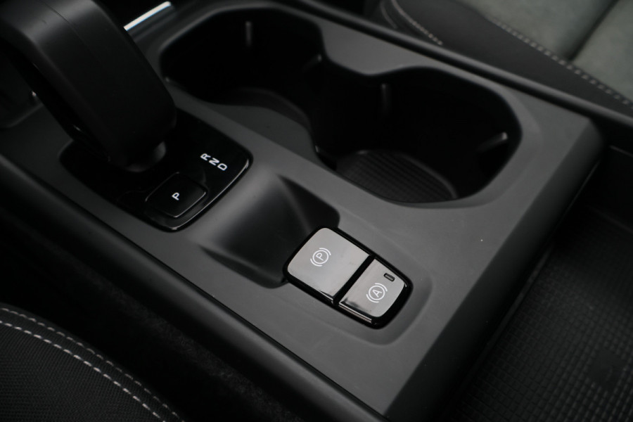 Volvo XC40 1.5 T4 Plug-in hybrid Core Bright SOH 99,6%, Camera, Apple Carplay, Lane Assist, Keyless, PDC
