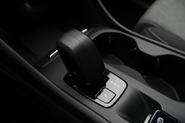 Volvo XC40 1.5 T4 Plug-in hybrid Core Bright SOH 99,6%, Camera, Apple Carplay, Lane Assist, Keyless, PDC