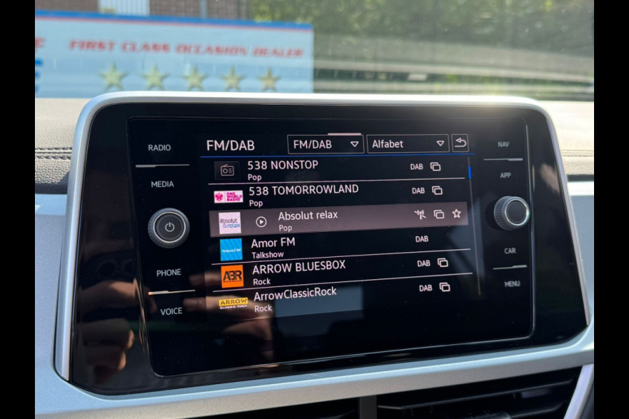 Volkswagen T-Roc TSI 115PK LIFE GOAL EDITION NAVI/CARPLAY/PDC