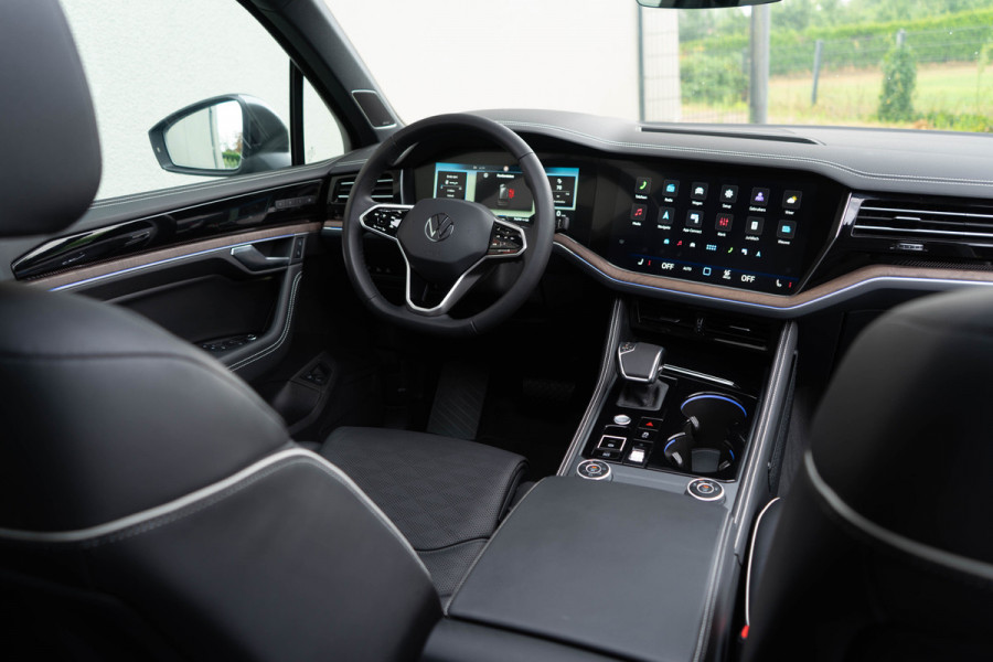 Volkswagen Touareg 3.0 TSI eHybrid 4MOTION / Panoramadak/ 22 Inch Velgen/ Ergo Comfort/ Dynaudio/ 280kW