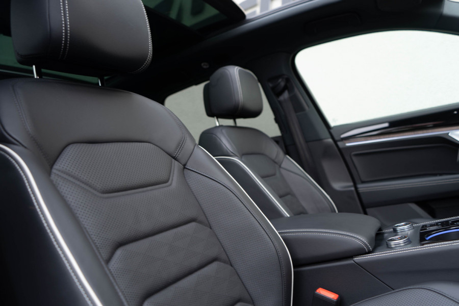 Volkswagen Touareg 3.0 TSI eHybrid 4MOTION / Panoramadak/ 22 Inch Velgen/ Ergo Comfort/ Dynaudio/ 280kW