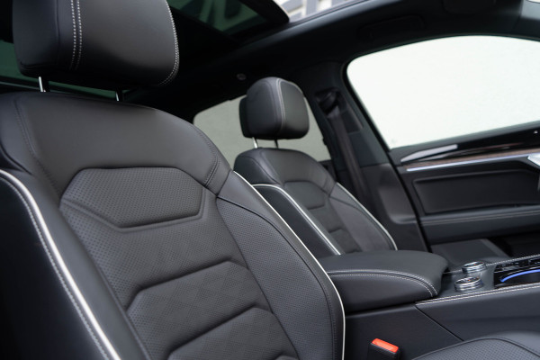 Volkswagen Touareg 3.0 TSI eHybrid 4MOTION / Panoramadak/ 22 Inch Velgen/ Ergo Comfort/ Dynaudio/ 280kW