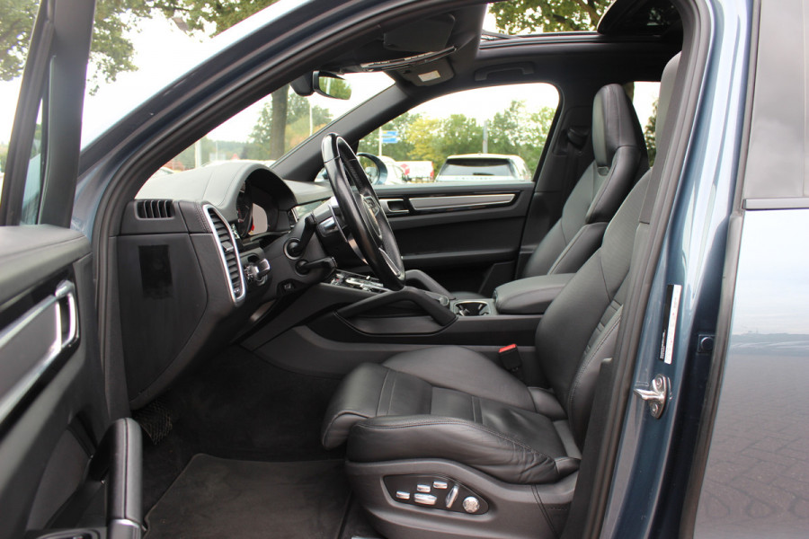 Porsche Cayenne 3.0 / Panoramadak / 360Camera / Achterasbesturing / Adaptieve Stoelen / Luchtvering / 21'' / Bose / Matrix LED / Sportchrono / Stoelventilatie+Verwarming / Stuurverwarmd / Dodehoek / DAB / Cruise