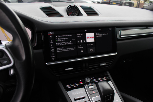 Porsche Cayenne 3.0 / Panoramadak / 360Camera / Achterasbesturing / Adaptieve Stoelen / Luchtvering / 21'' / Bose / Matrix LED / Sportchrono / Stoelventilatie+Verwarming / Stuurverwarmd / Dodehoek / DAB / Cruise