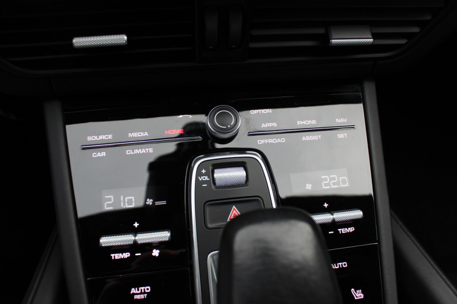 Porsche Cayenne 3.0 / Panoramadak / 360Camera / Achterasbesturing / Adaptieve Stoelen / Luchtvering / 21'' / Bose / Matrix LED / Sportchrono / Stoelventilatie+Verwarming / Stuurverwarmd / Dodehoek / DAB / Cruise