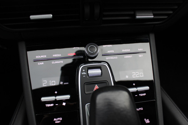 Porsche Cayenne 3.0 / Panoramadak / 360Camera / Achterasbesturing / Adaptieve Stoelen / Luchtvering / 21'' / Bose / Matrix LED / Sportchrono / Stoelventilatie+Verwarming / Stuurverwarmd / Dodehoek / DAB / Cruise
