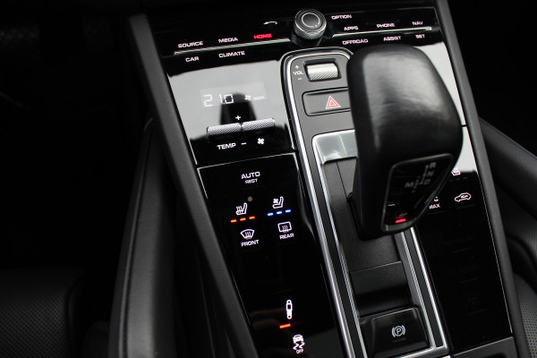 Porsche Cayenne 3.0 / Panoramadak / 360Camera / Achterasbesturing / Adaptieve Stoelen / Luchtvering / 21'' / Bose / Matrix LED / Sportchrono / Stoelventilatie+Verwarming / Stuurverwarmd / Dodehoek / DAB / Cruise