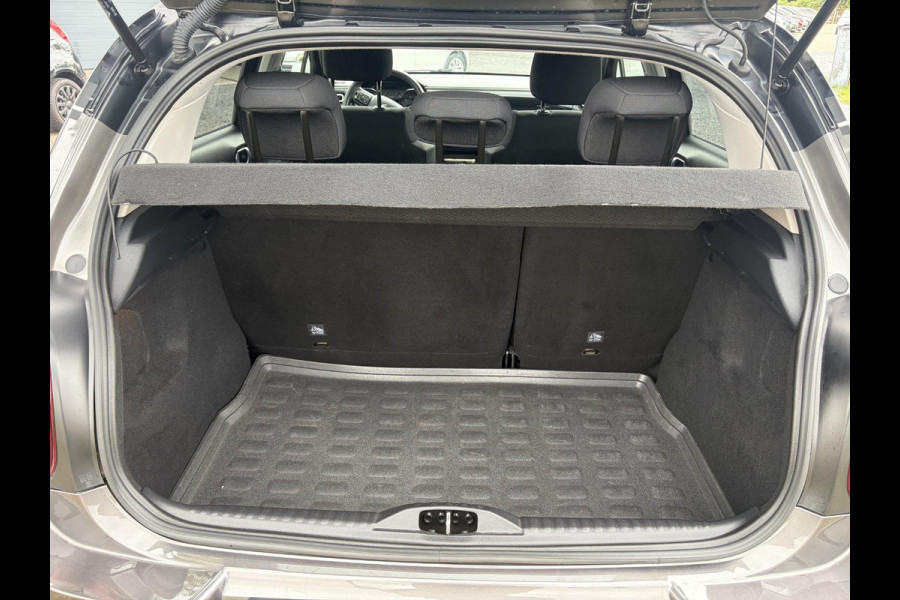 Citroën C3 1.2 PureTech S&S Shine D-riem vv in 02-2025 l 1e Eigenaar l Dealer Onderhouden l 110pk l Navi l Camera l Carplay l Clima l Cruise l Lm velgen l 6 Bak l Rijstrooksensor l Pdc l N.A.P l Apk tot 03-2027