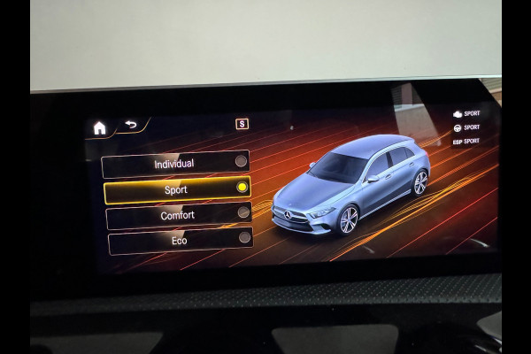 Mercedes-Benz A-Klasse 180 Business Solution AMG Pano|Stoelverwarming|Camera|Lane Assist|BlindSpot