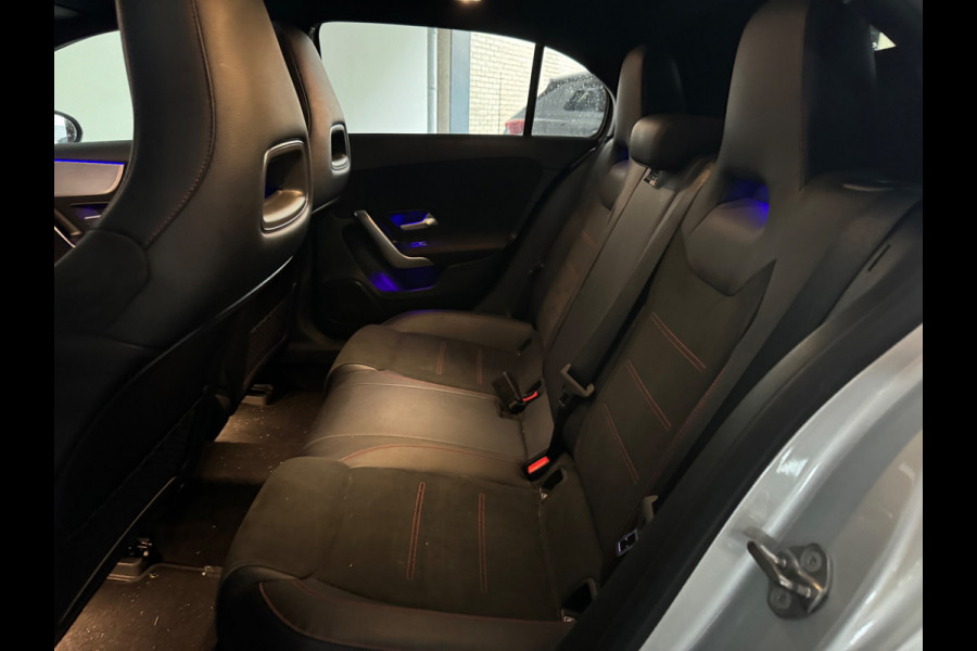 Mercedes-Benz A-Klasse 180 Business Solution AMG Pano|Stoelverwarming|Camera|Lane Assist|BlindSpot
