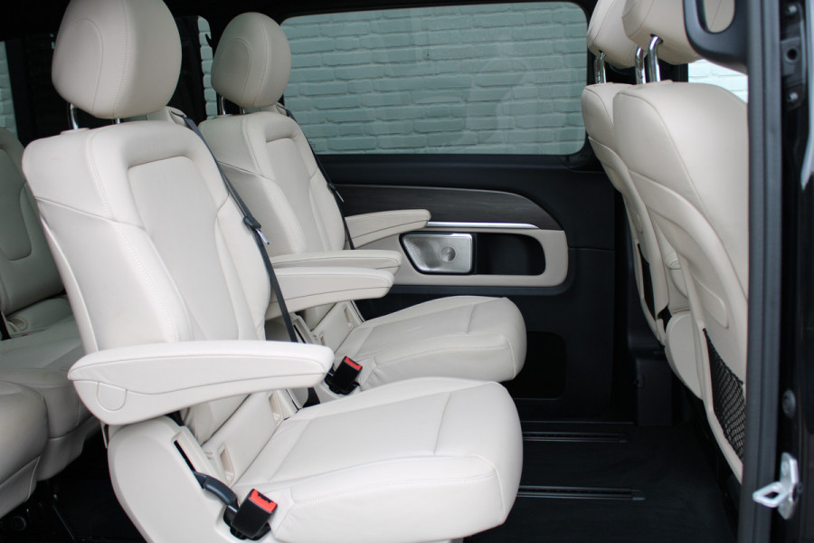 Mercedes-Benz Eqv 300 L2 / AMG / Panorama / Elec Stoelen / 7-Persoons / Burmester / Vol Opties / NIEUWSTAAT