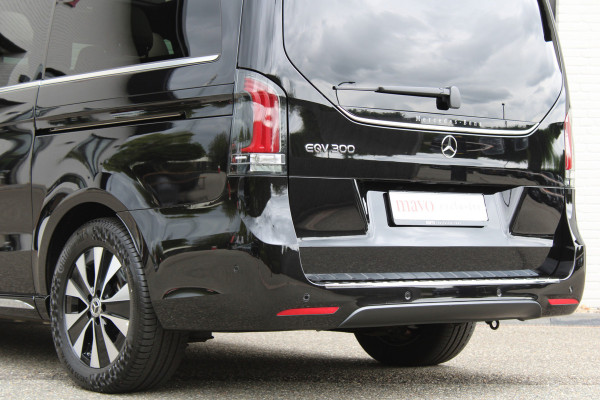 Mercedes-Benz Eqv 300 L2 / AMG / Panorama / Elec Stoelen / 7-Persoons / Burmester / Vol Opties / NIEUWSTAAT