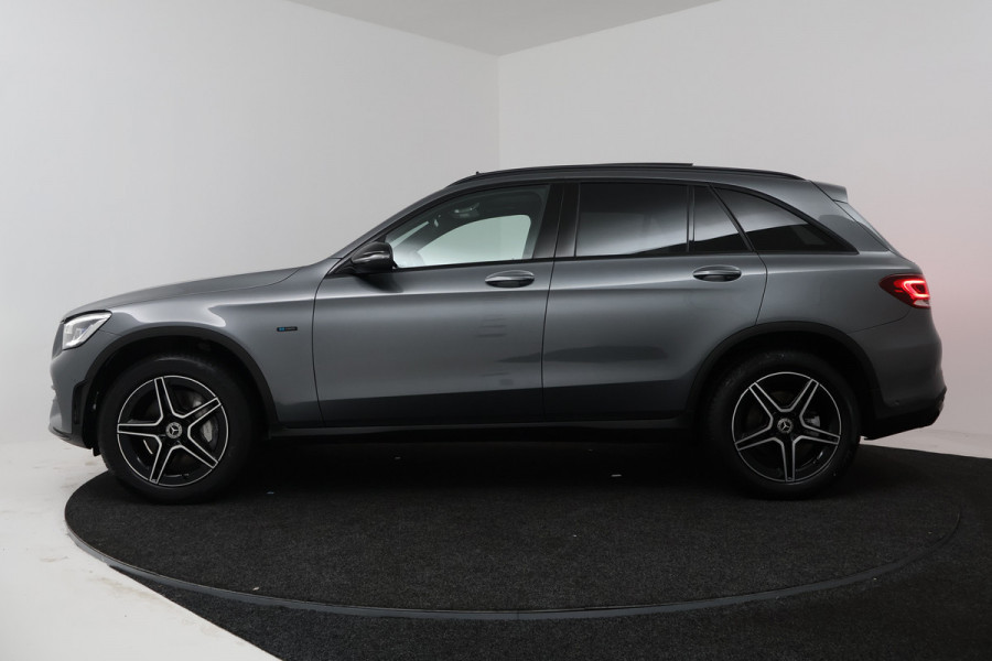 Mercedes-Benz GLC 300e 4MATIC Premium Plus (PANORAMADAK, SFEERVERLICHTING, CAMERA, ELEKT. STOELEN)