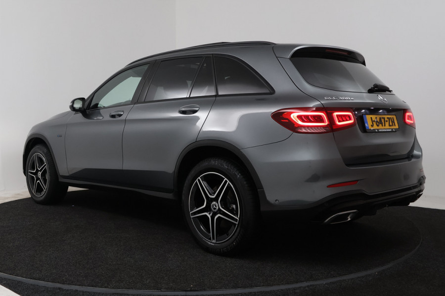 Mercedes-Benz GLC 300e 4MATIC Premium Plus (PANORAMADAK, SFEERVERLICHTING, CAMERA, ELEKT. STOELEN)