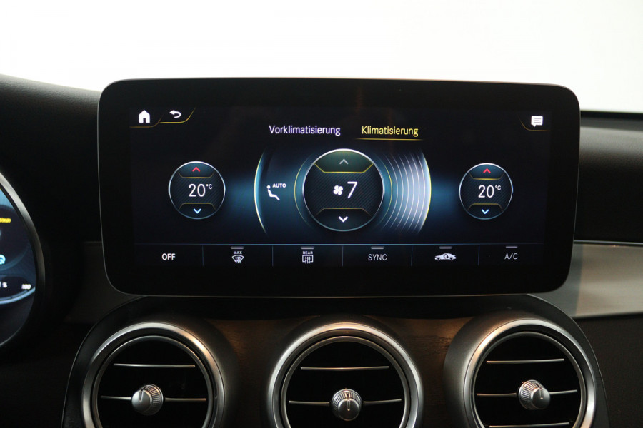 Mercedes-Benz GLC 300e 4MATIC Premium Plus (PANORAMADAK, SFEERVERLICHTING, CAMERA, ELEKT. STOELEN)