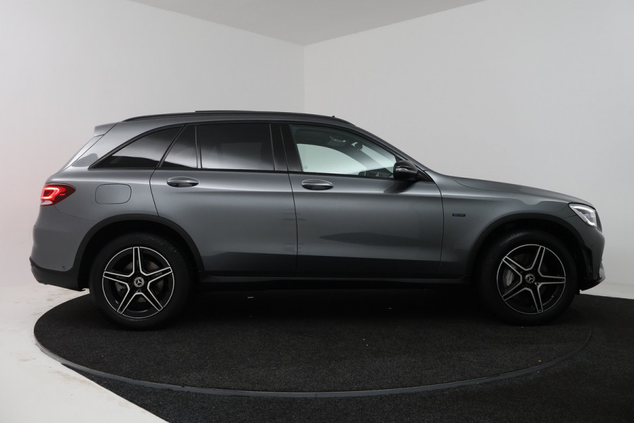 Mercedes-Benz GLC 300e 4MATIC Premium Plus (PANORAMADAK, SFEERVERLICHTING, CAMERA, ELEKT. STOELEN)