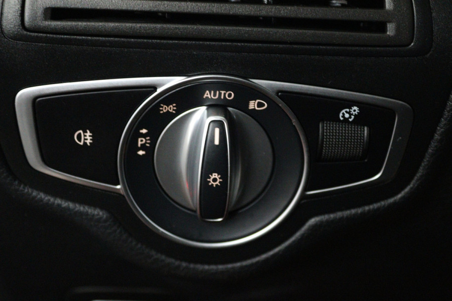 Mercedes-Benz GLC 300e 4MATIC Premium Plus (PANORAMADAK, SFEERVERLICHTING, CAMERA, ELEKT. STOELEN)