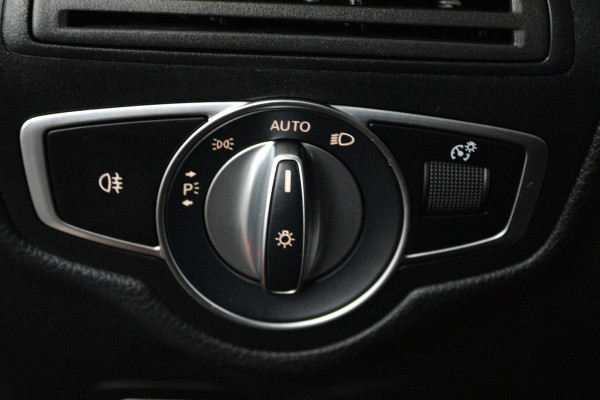 Mercedes-Benz GLC 300e 4MATIC Premium Plus (PANORAMADAK, SFEERVERLICHTING, CAMERA, ELEKT. STOELEN)