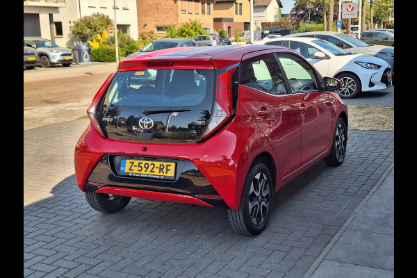 Toyota Aygo 1.0 VVT-i 5D x-joy | Apple CarPlay/Android auto, Lichtmetalen velgen, Airco, In hoogte verstelbare stoel, Parkeercamera