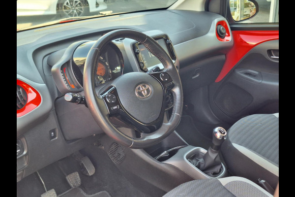 Toyota Aygo 1.0 VVT-i 5D x-joy | Apple CarPlay/Android auto, Lichtmetalen velgen, Airco, In hoogte verstelbare stoel, Parkeercamera
