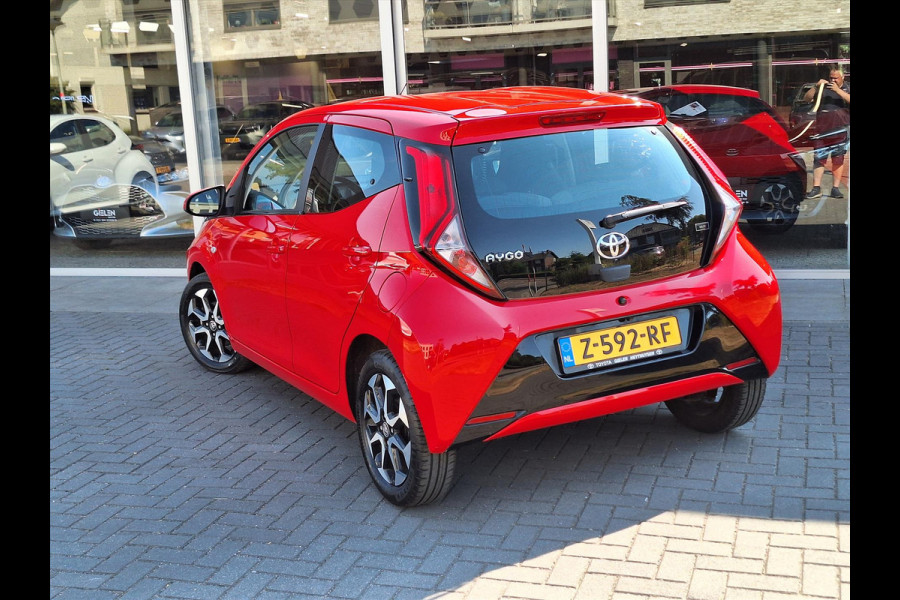 Toyota Aygo 1.0 VVT-i 5D x-joy | Apple CarPlay/Android auto, Lichtmetalen velgen, Airco, In hoogte verstelbare stoel, Parkeercamera